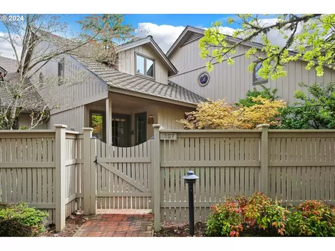 1307 Hammock St, Eugene, OR 97401