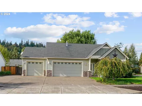 915 Pioneer Dr, Silverton, OR 97381