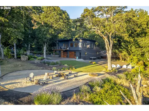 887 SE Oak St, White Salmon, WA 98672