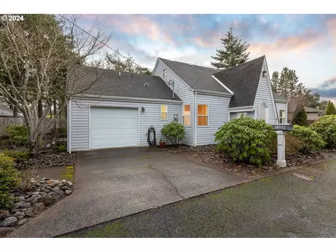 1126 SW 62nd St, Lincoln City, OR 97367