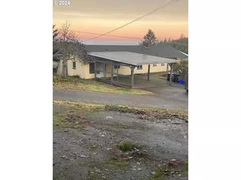 28314 Emerald Dr, Gold Beach, OR 97444