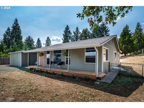 2318 NW Calkins Ave, Roseburg, OR 97471