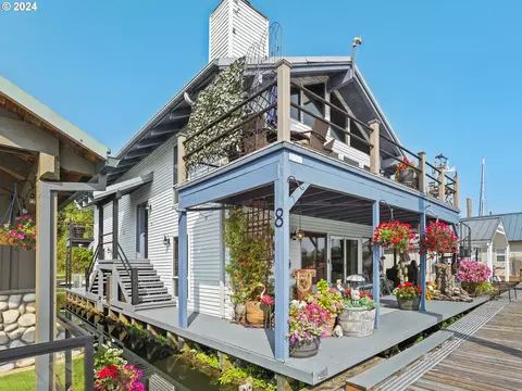 25000 NW St Helens Rd #8, Portland, OR 97231