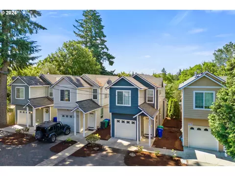 8422 SE Clinton St, Portland, OR 97266