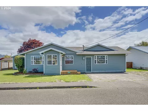607 Cottonwood Ave, Tillamook, OR 97141