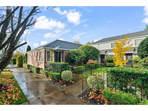 2105 NEverett St #2, Portland, OR 97232
