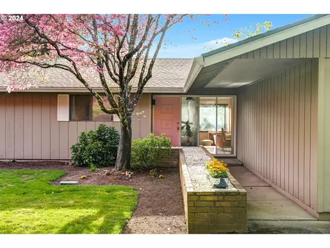 17845 SW Shawnee Tr, Tualatin, OR 97062