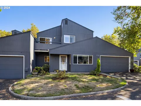 17621 NW Rolling Hill Ln, Beaverton, OR 97006