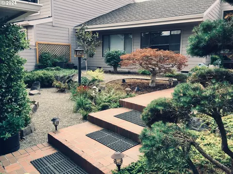 32251 SW Boones Bend Rd, Wilsonville, OR 97070