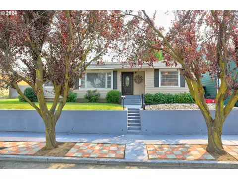 1312 E 11th St, The Dalles, OR 97058
