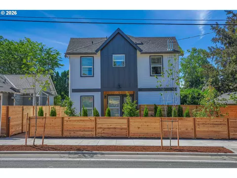 8428 E Burnside St, Portland, OR 97216