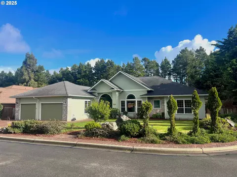 2265 Hayes St, North Bend, OR 97459