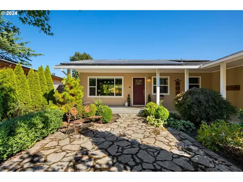 13145 SW Ash Dr, Tigard, OR 97223