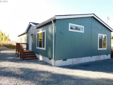 1880 Kincheloe St, Myrtle Point, OR 97458