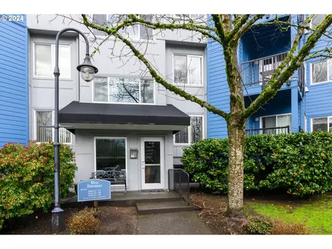 8720 SW Tualatin Rd #222, Tualatin, OR 97062