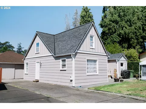 215 S 18th St, Saint Helens, OR 97051