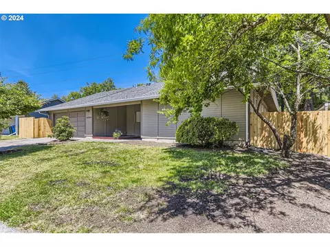 16260 SE Sterling Cir, Milwaukie, OR 97267