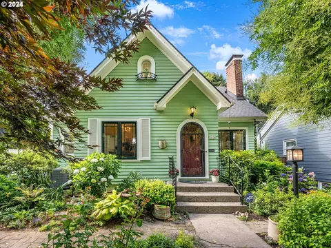3818 SE Tolman St, Portland, OR 97202