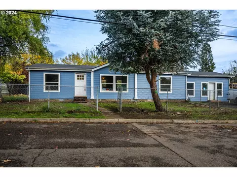 435 NE Cedar Ave, Myrtle Creek, OR 97457