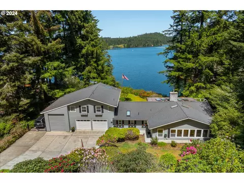 5333 Leavitt Loop, Florence, OR 97439