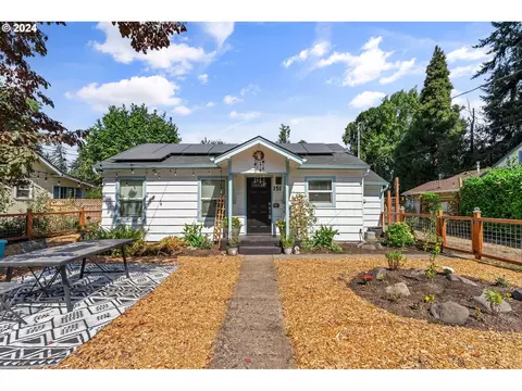 151 Elkay Dr, Eugene, OR 97404