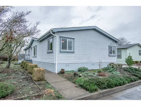 310 Pitney Ln #20, Junction City, OR 97448