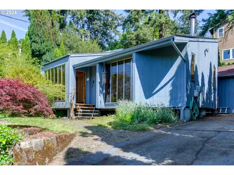 4585 SW Julia St, Portland, OR 97221