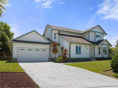 1175 Kentucky Ave, Coos Bay, OR 97420