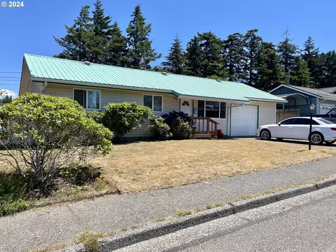 1821 Lincoln St, North Bend, OR 97459