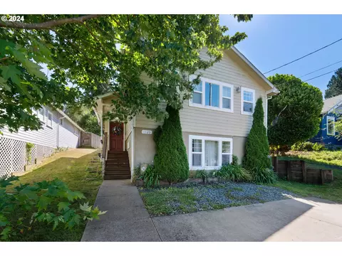 1123 Oregon Ave, Coos Bay, OR 97420