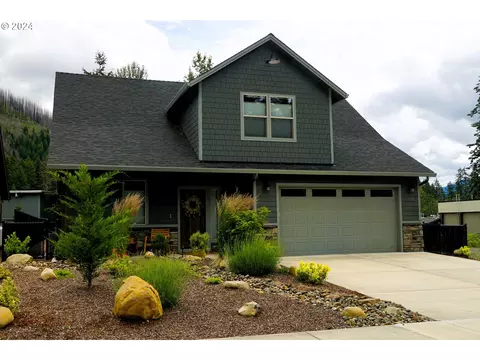 305 Janice Ct, Detroit, OR 97342