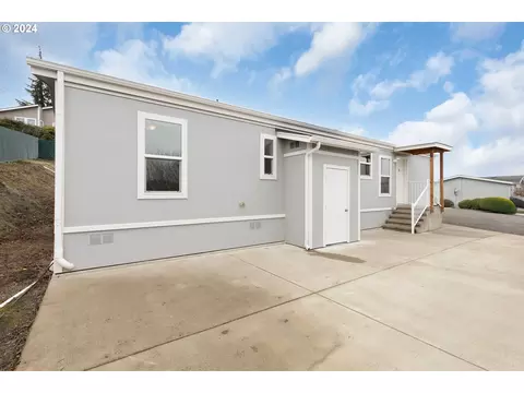 260 Green Vista Ln, Roseburg, OR 97471