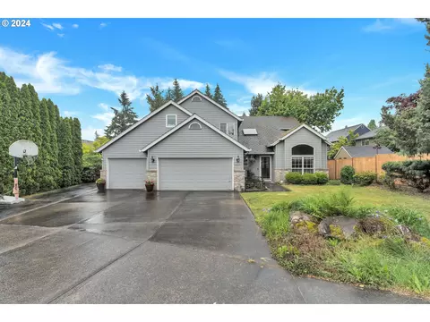 13418 Squire Dr, Oregon City, OR 97045