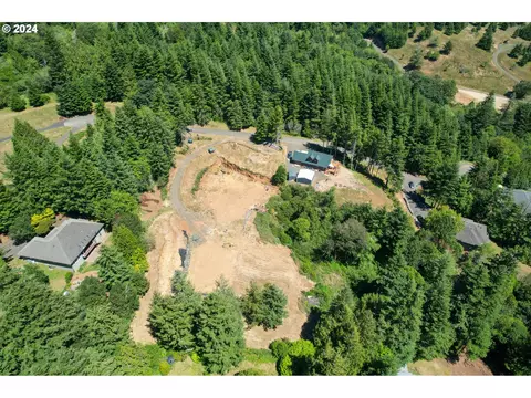 58682 Fernwood Rd, Coquille, OR 97423