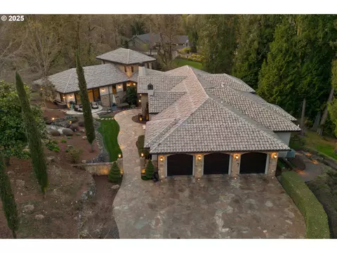 17935 S Hidden Lake Dr, Oregon City, OR 97045