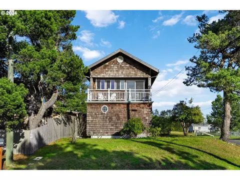 1210 Ocean Beach Blvd, Long Beach, WA 98631