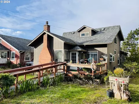 255 Winchester Ave, Reedsport, OR 97467