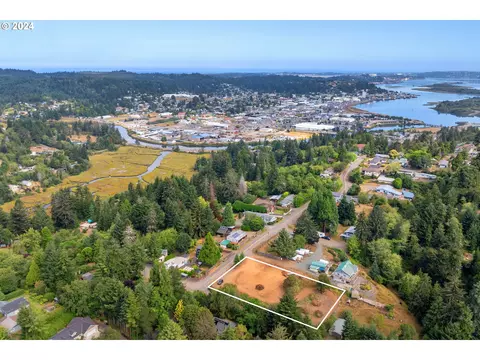63465 Flanagan Rd, Coos Bay, OR 97420