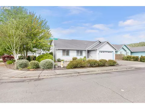 256 Cypress St, Sutherlin, OR 97479