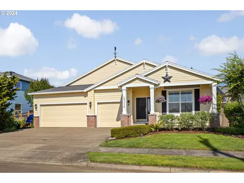 2116 N Locust St, Canby, OR 97013