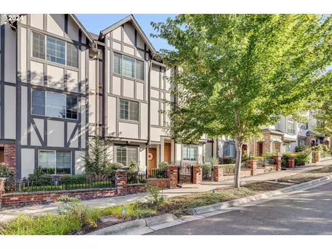 28510 SW Dundee Ln, Wilsonville, OR 97070