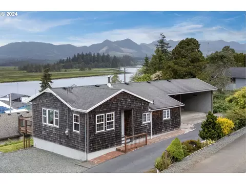372 1st St, Wheeler, OR 97147