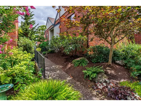 14811 NE Sacramento St #95, Portland, OR 97230