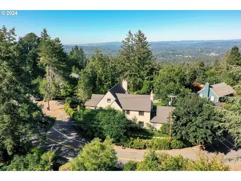 3366 SW Talbot Rd, Portland, OR 97201