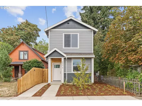 6921 SE Pardee St #A, Portland, OR 97206