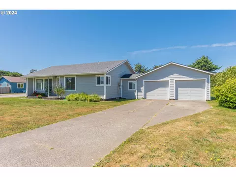 910 Franklin Ave, Bandon, OR 97411