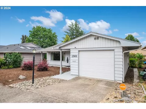12040 SW King George Dr, King City, OR 97224