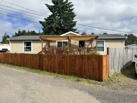 67624 Spinreel Rd #50, North Bend, OR 97459