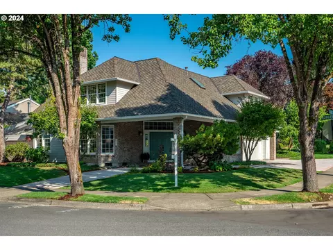 5831 Suncreek Dr, Lake Oswego, OR 97035