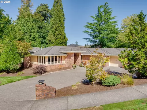 2700 SE Cleveland Dr, Gresham, OR 97080